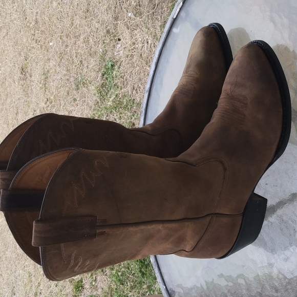 Ariat Other - ARIAT BOOTS DISTRESSED